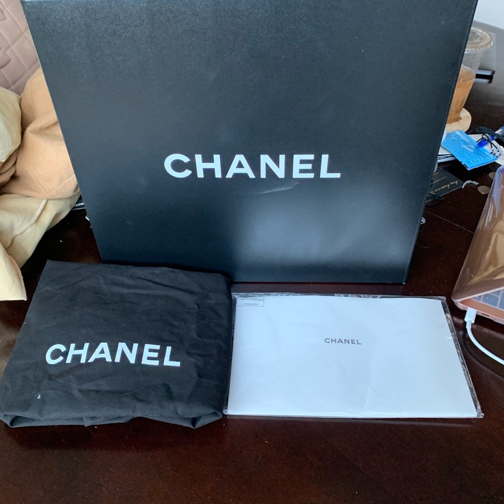 Chanel Timeless Soft Tote - Picture 3 of 8